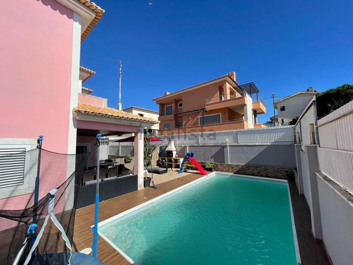 小楼房或独栋别墅出售在Porto Salvo - 游泳池