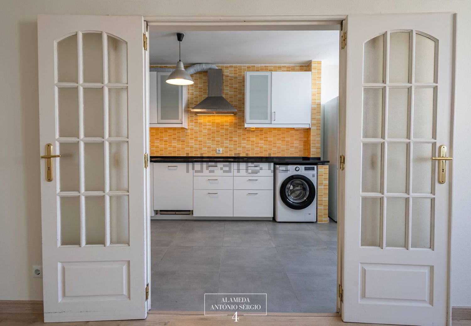 出租公寓 t2在Alameda António Sérgio, 4 - 厨房