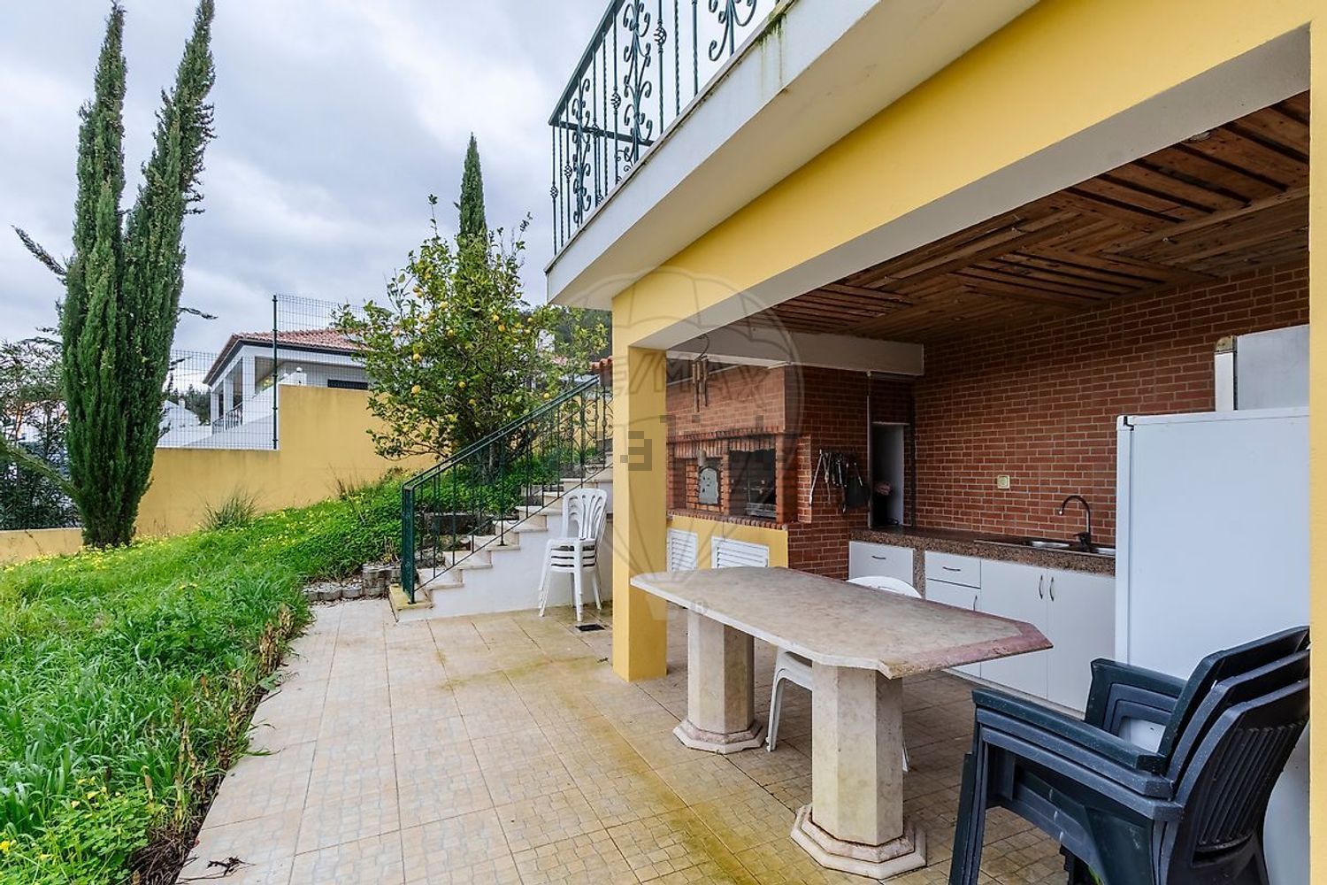 小楼房或独栋别墅出售在Estrada de Paços - 外立面