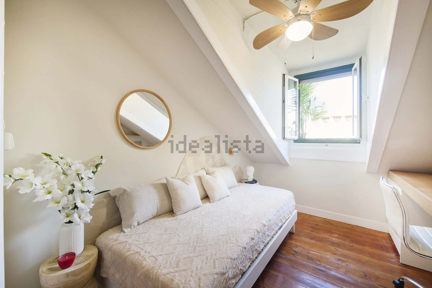 出租房间在Largo Vitorino Damásio, 2 - 卧室