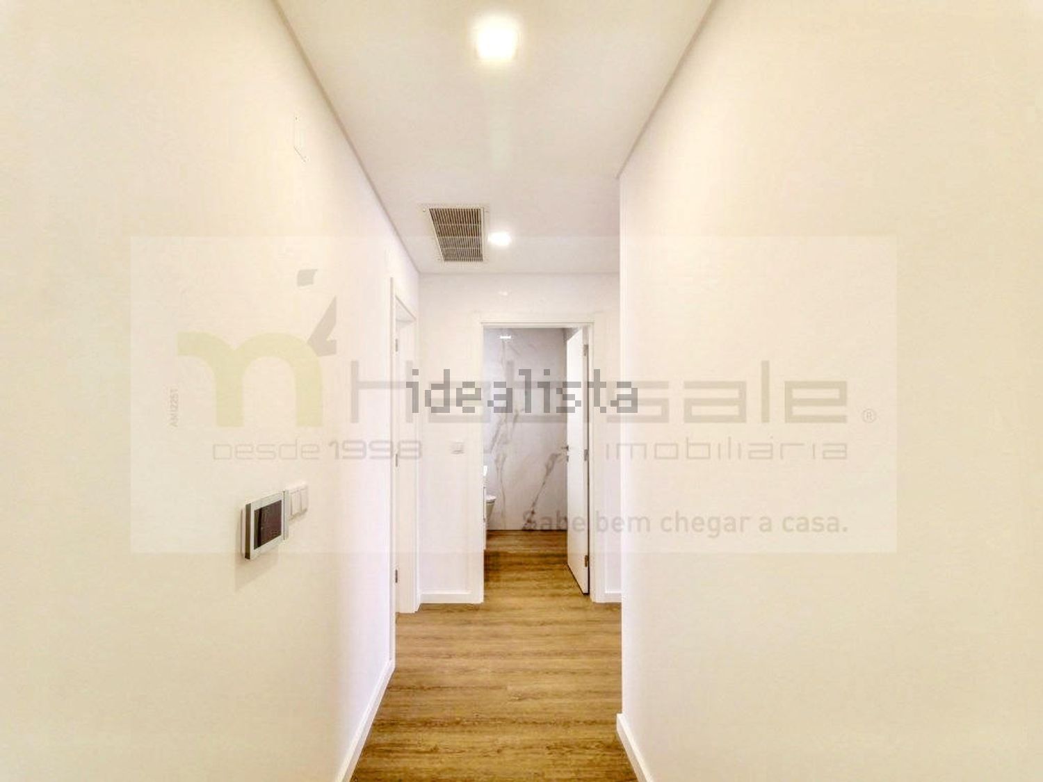 小楼房或独栋别墅出售在Rua Vieira da Silva - 过道