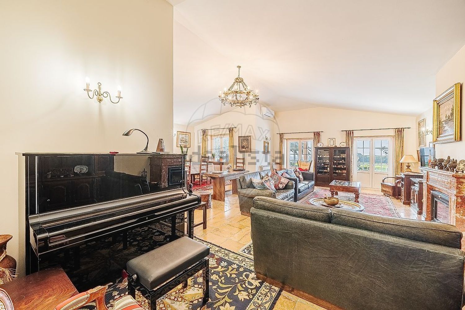 小楼房或独栋别墅出售在Rua das Macieiras - 客厅