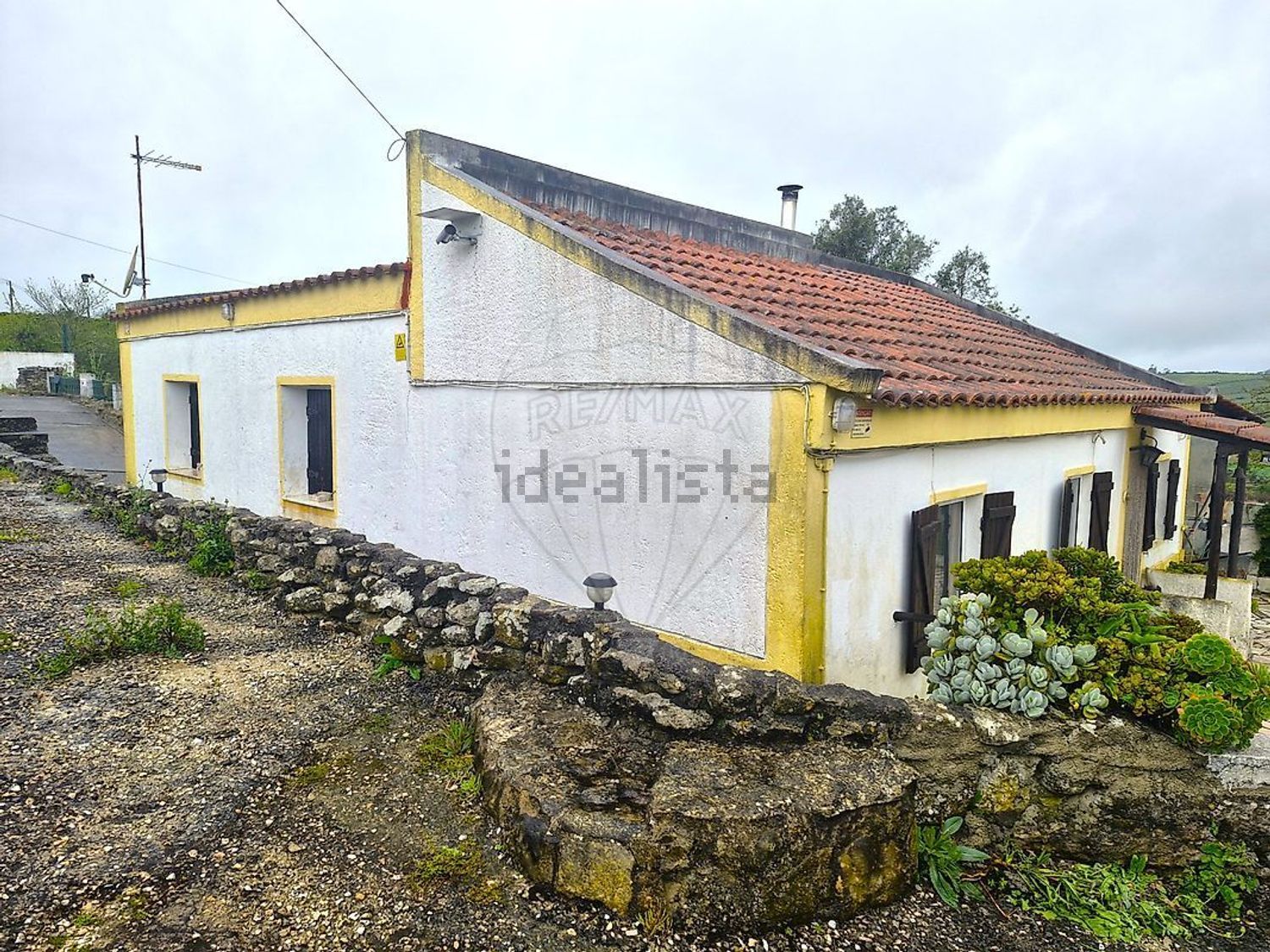 小楼房或独栋别墅出售在Estrada Sem Nome - 外立面