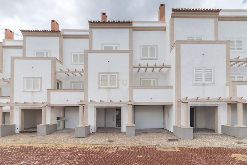 小楼房或独栋别墅出售在Avenida do Canto do Pinheiro