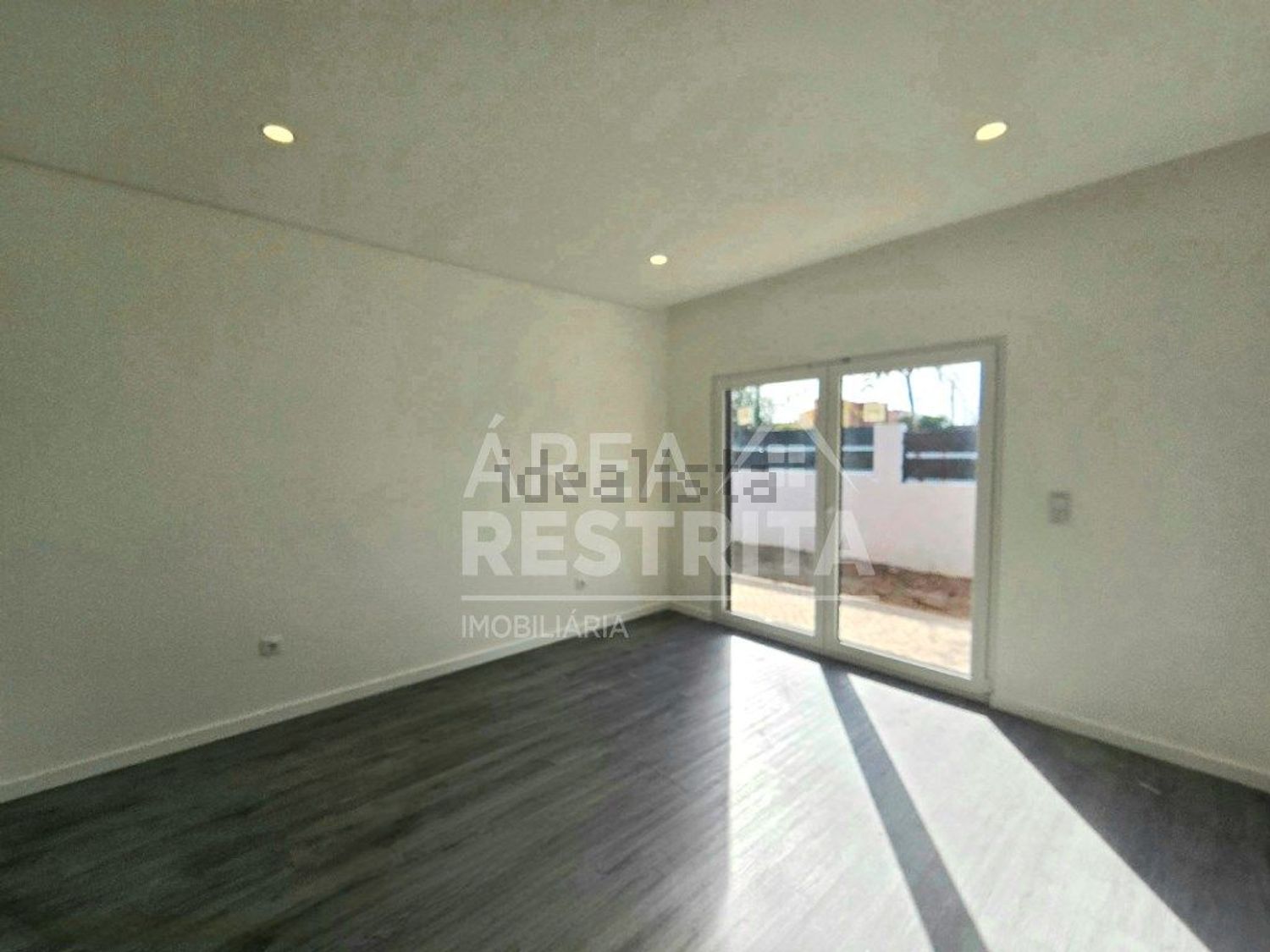 小楼房或独栋别墅出售在Rua Nova da Jardia - 卧室