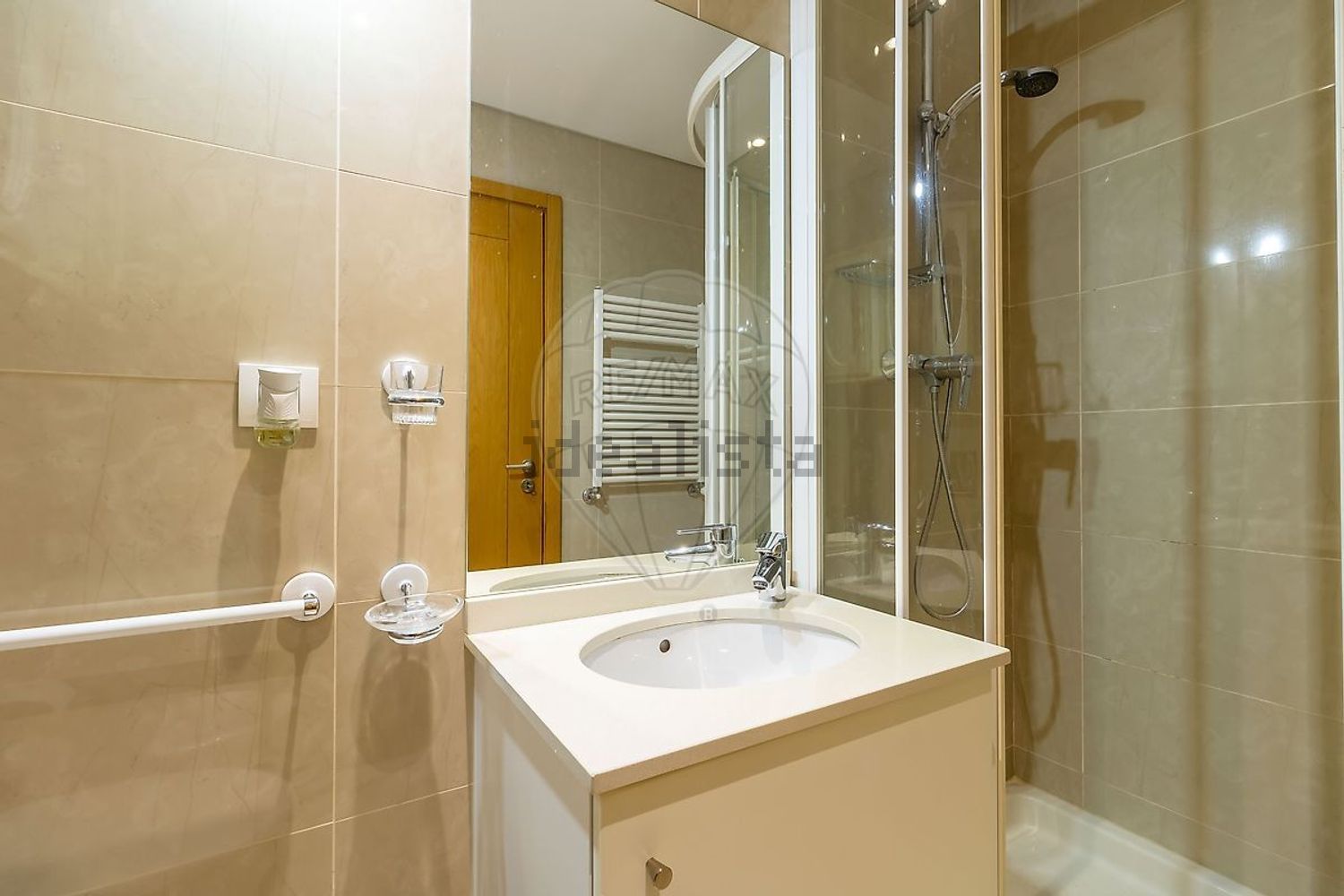 公寓 t2出售在Rua Doutor António Patrício Gouveia - 卫生间