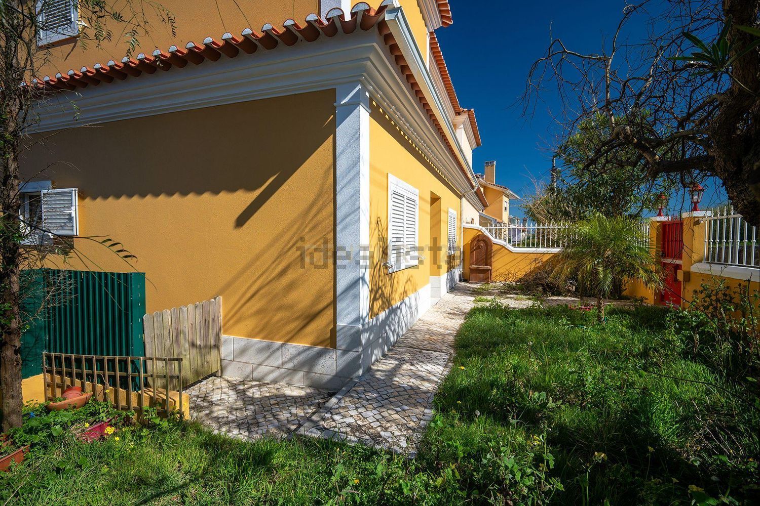 小楼房或独栋别墅出售在Rua Engenheiro José Caetano Salema Garção, 29 - 外立面