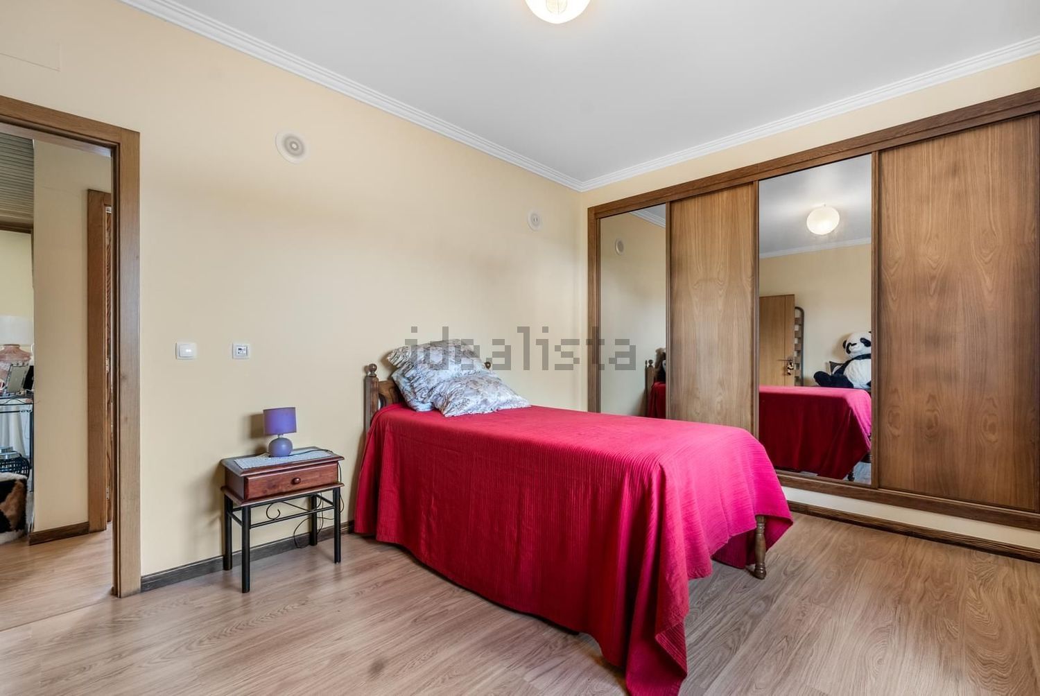 小楼房或独栋别墅出售N10 - 卧室