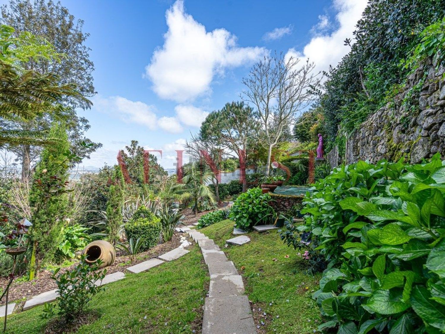 出租小楼房或独栋别墅在Rua Alto do Tanque Novo - 花园