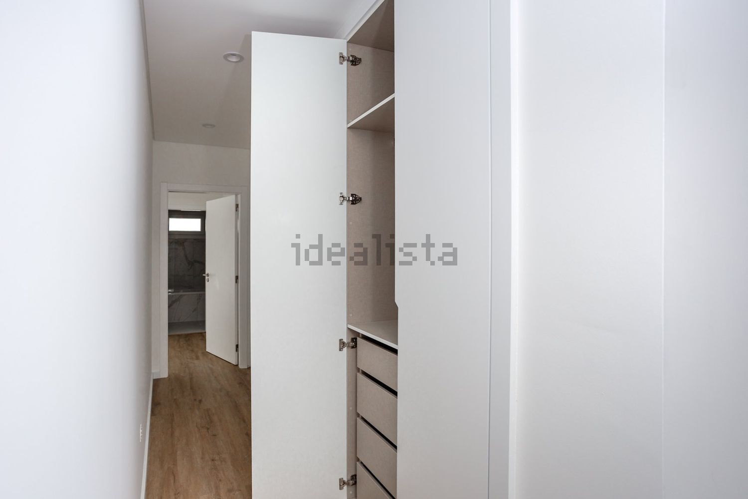 双拼别墅出售在Avenida Raul Brandão - 试衣间