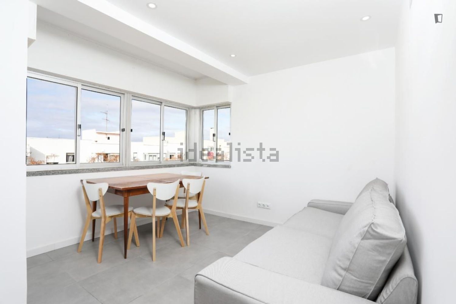 出租房间在Rua Guiomar Torresão - 客厅