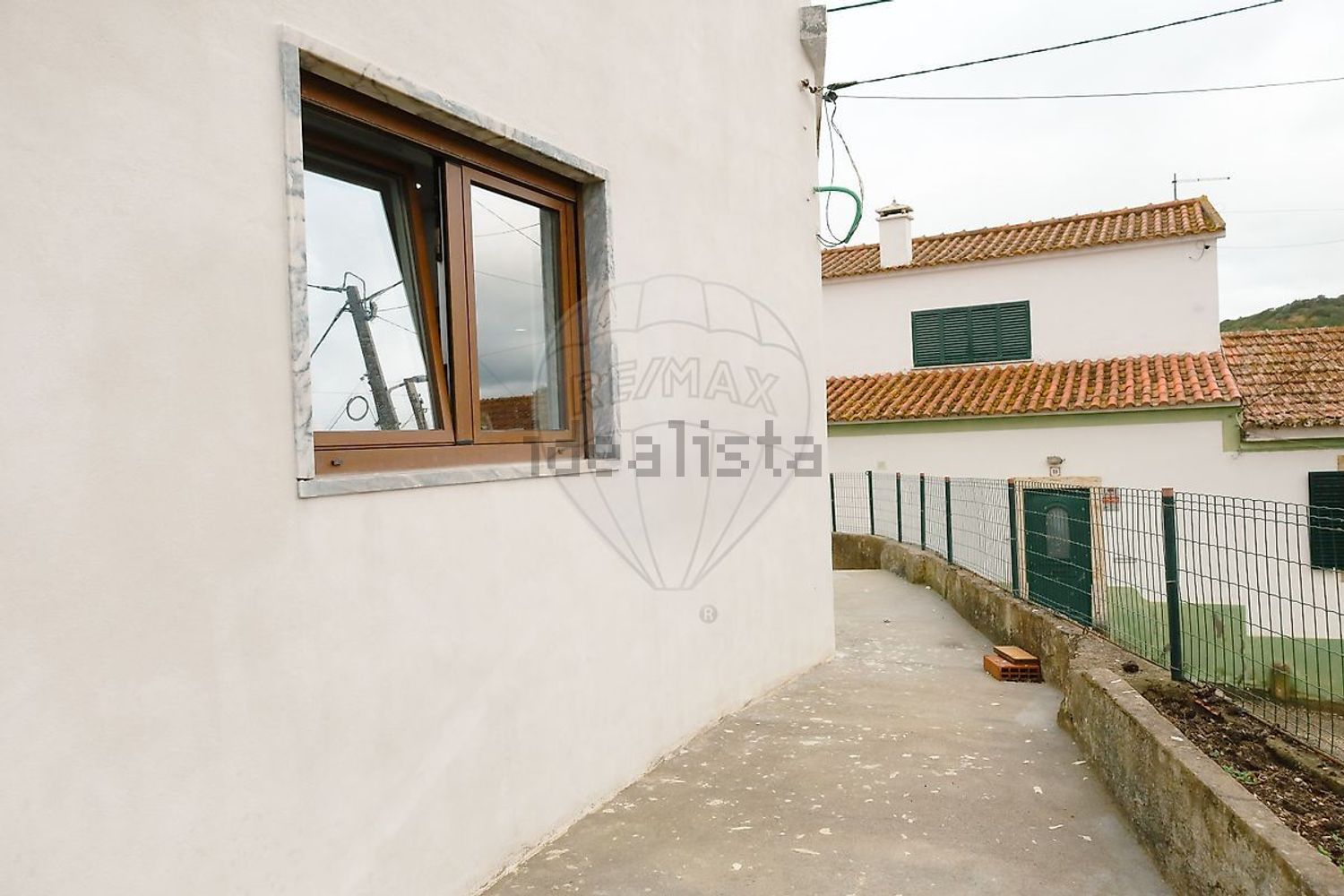 小楼房或独栋别墅出售在Dois Portos e Runa - 外立面