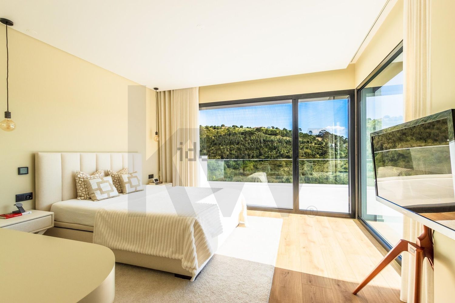 小楼房或独栋别墅出售在Rua das Lombas - 客厅