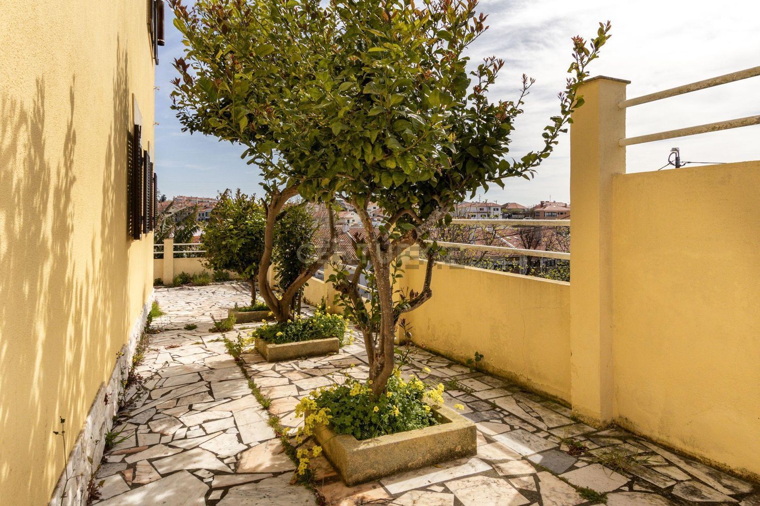 小楼房或独栋别墅出售在Rua São Valentim, 236 b - 花园