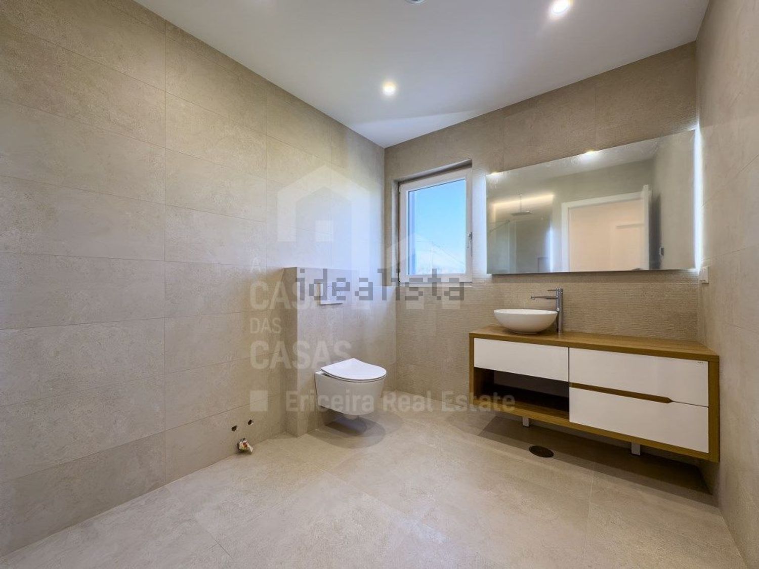 小楼房或独栋别墅出售在Encarnação - 卫生间