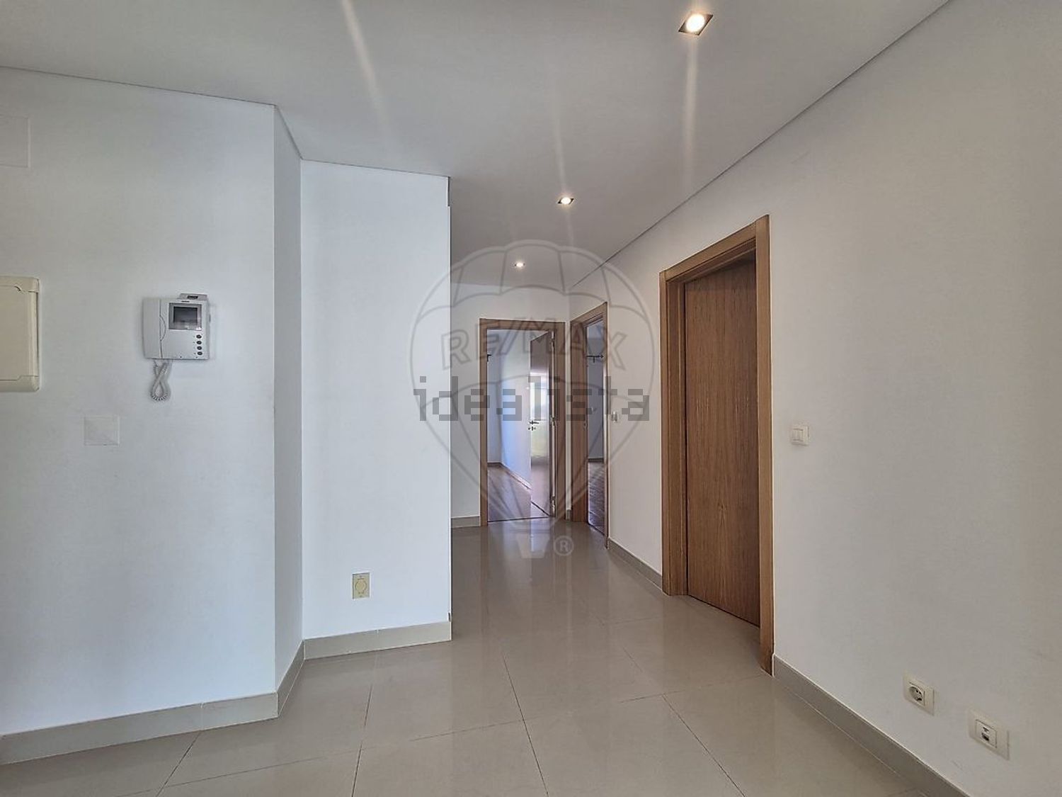 出租公寓 t2在Rua Álvaro Pereira Guedes - 过道