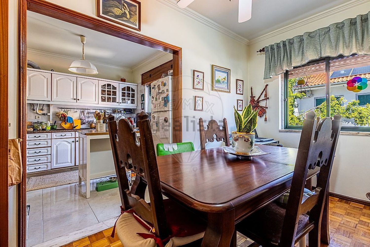 小楼房或独栋别墅出售在Estrada Sem Nome, 27 e 29 - 客厅