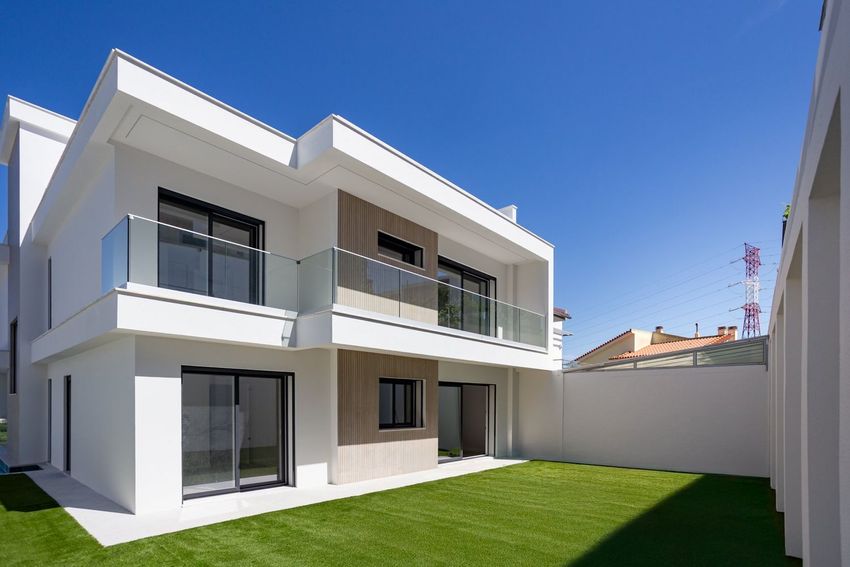 双拼别墅出售在Avenida Raul Brandão