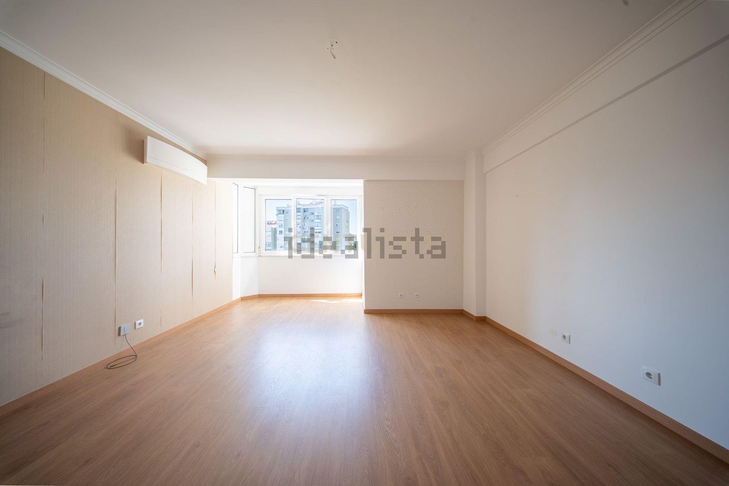 公寓 t3出售在Avenida Ruy Luís Gomes, 12 - 居住