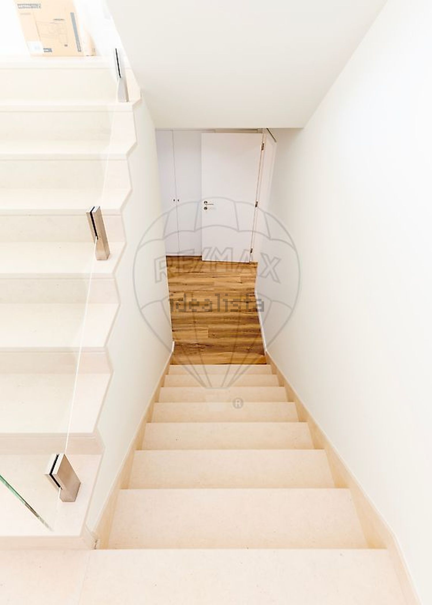 小楼房或独栋别墅出售在Rua Douro - 详情