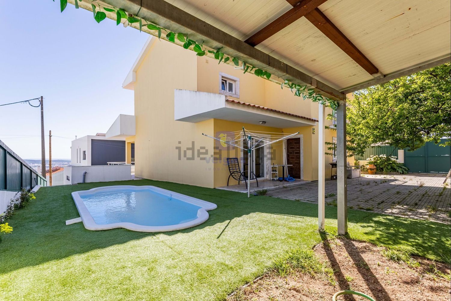 小楼房或别墅出售在Pontinha e Famões - 游泳池