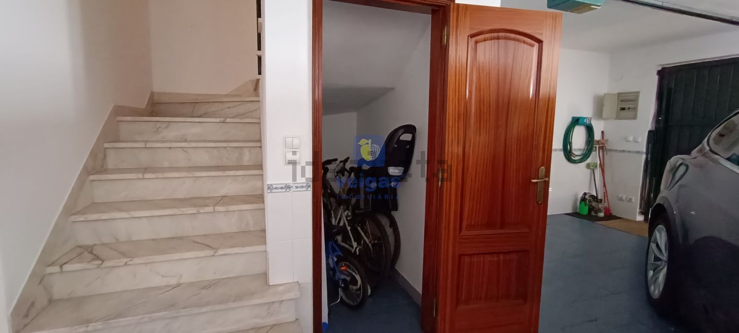 出租小楼房或别墅在Centro - 过道