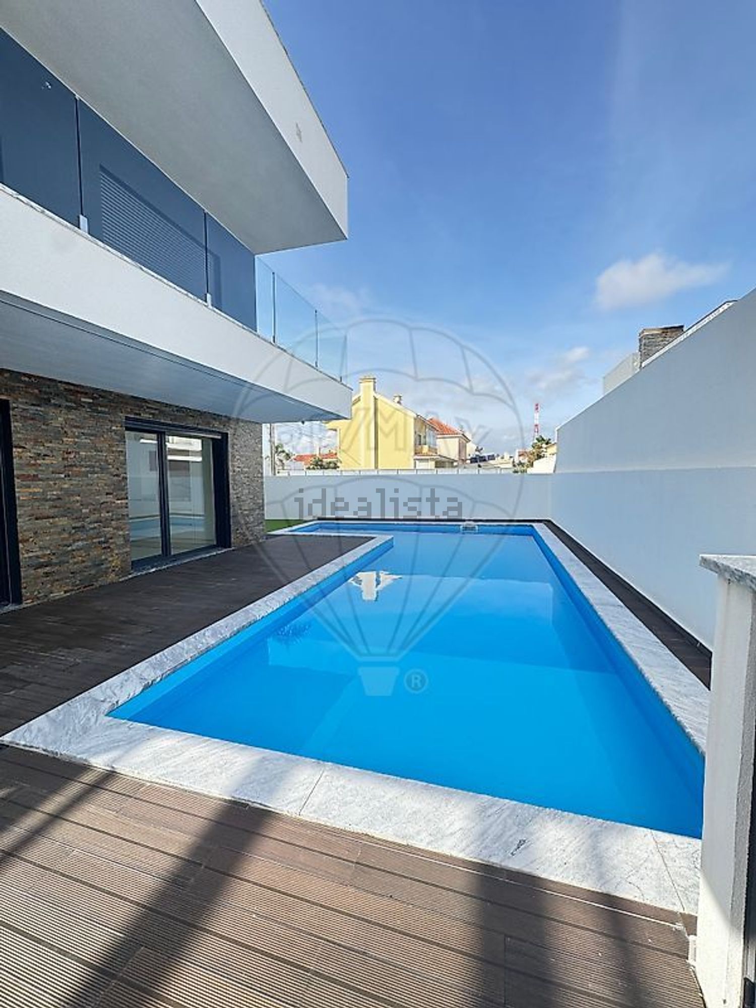 小楼房或独栋别墅出售在Alameda Miguel Torga - 游泳池