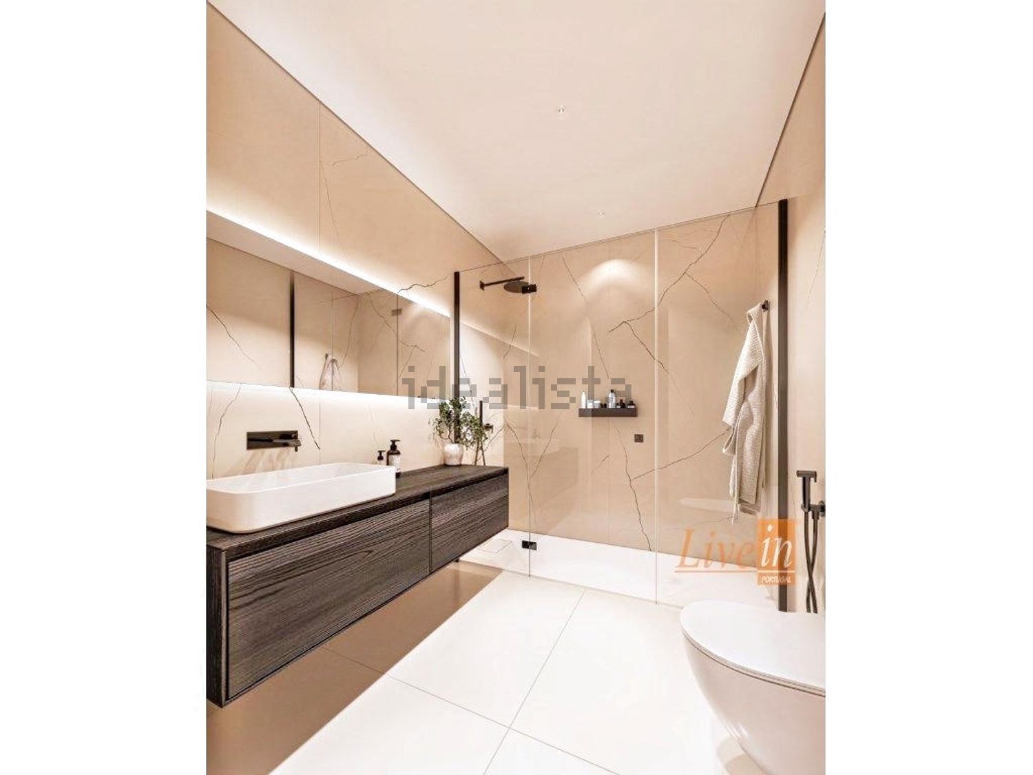 小楼房或独栋别墅出售在Carvoeira - 卫生间