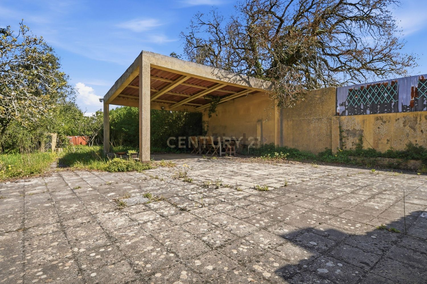 小楼房或独栋别墅出售在Rua do Bairro Novo - 外立面