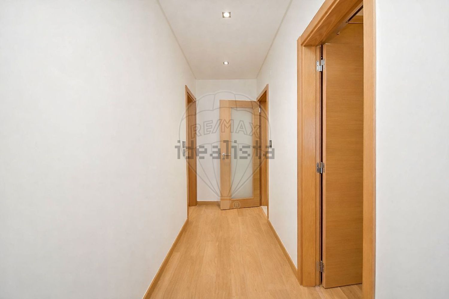 公寓 t2出售在Rua Cidade de Bolama - 过道