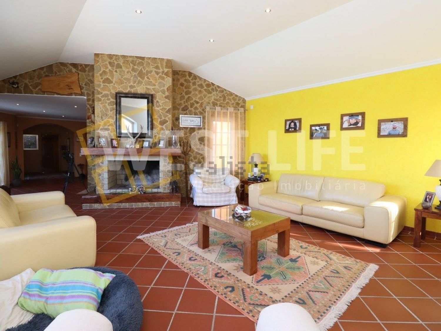 小楼房或独栋别墅出售在Vila de Colares - Mucifal - 客厅