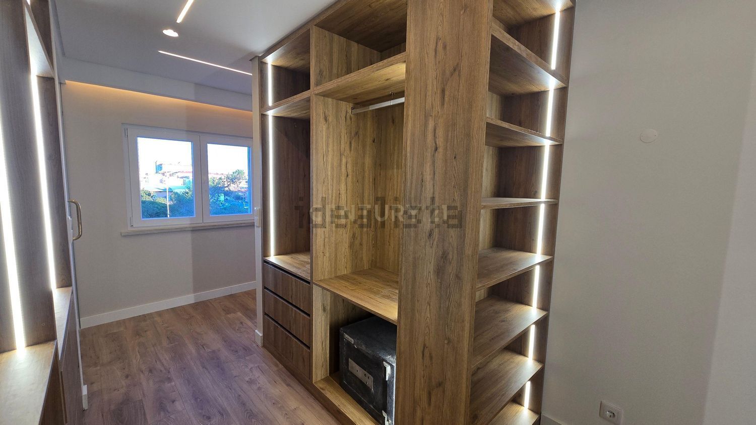 复式公寓出售在Costa da Guia - 试衣间