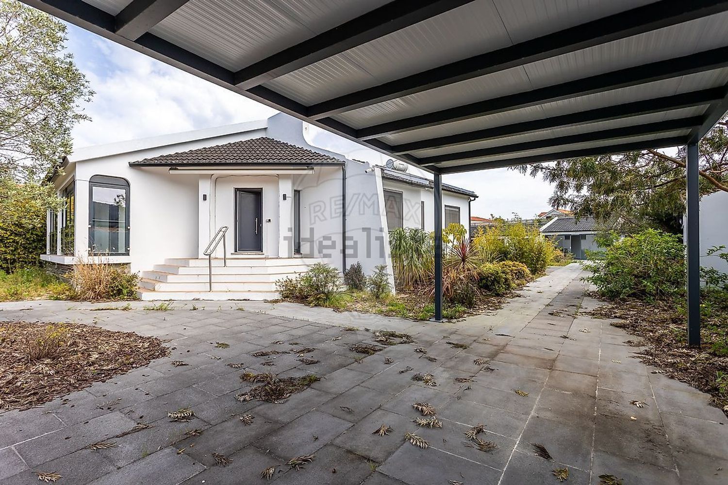 小楼房或独栋别墅出售在Rua Central - 外立面