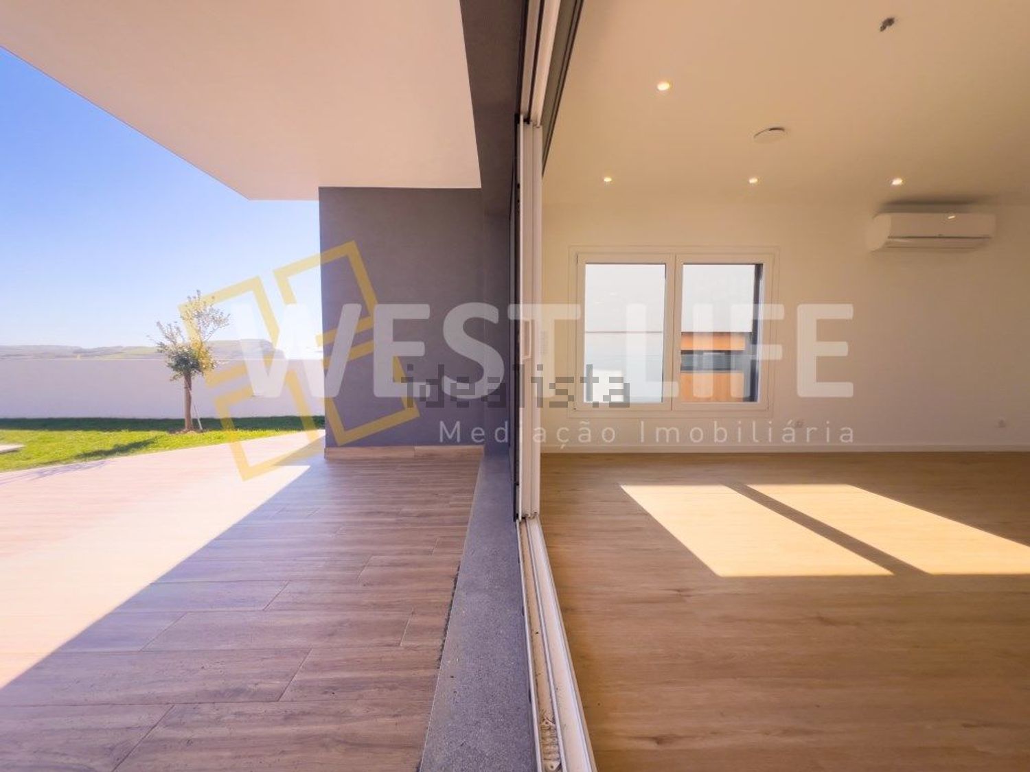 小楼房或独栋别墅出售在São Pedro da Cadeira - 照片