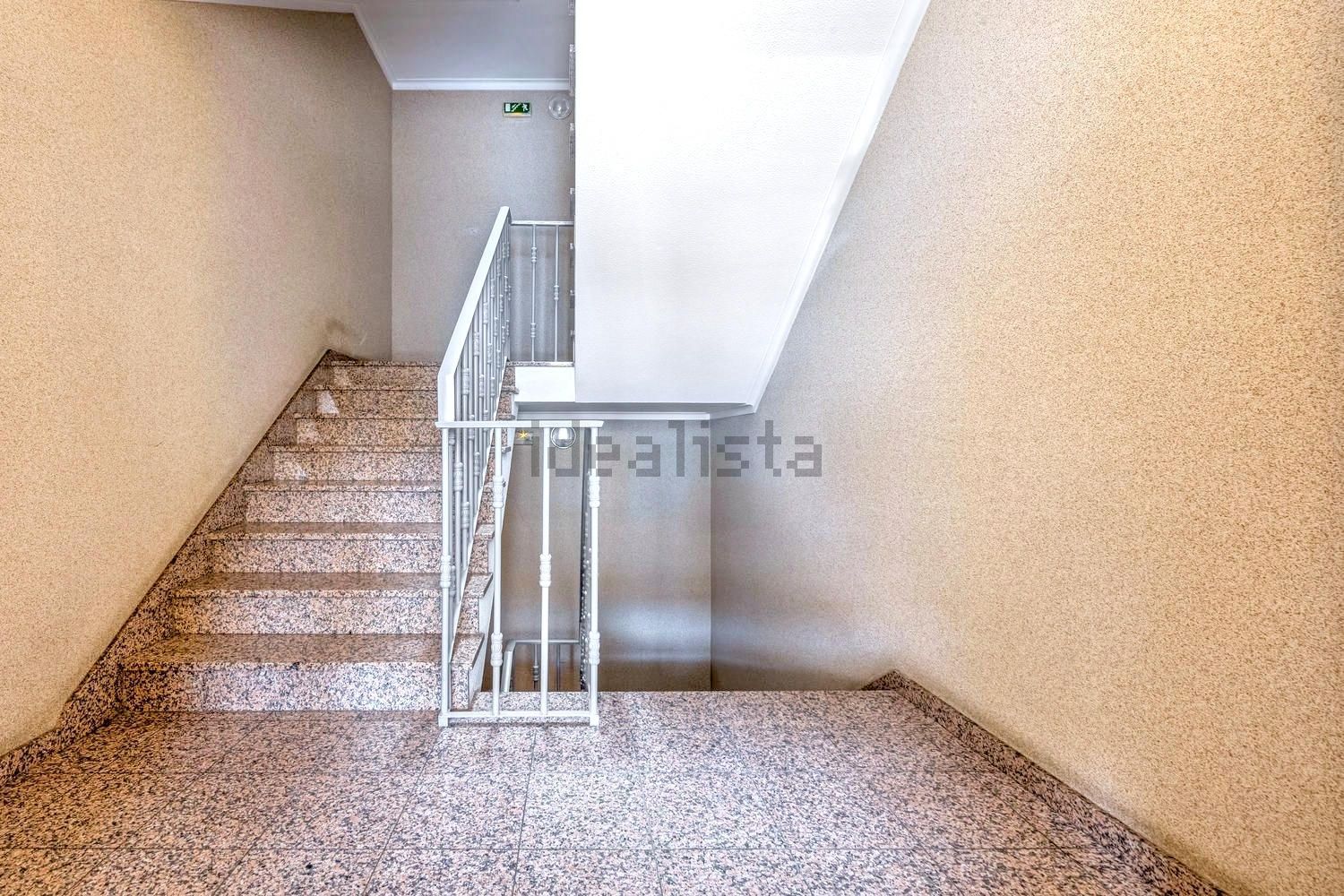 公寓 t1出售在Praceta José Viana, 18 - 楼梯