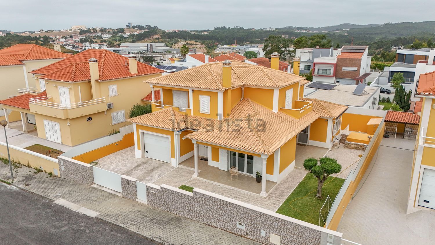 小楼房或独栋别墅出售在Rua Joane Mendes Botelho - 外立面