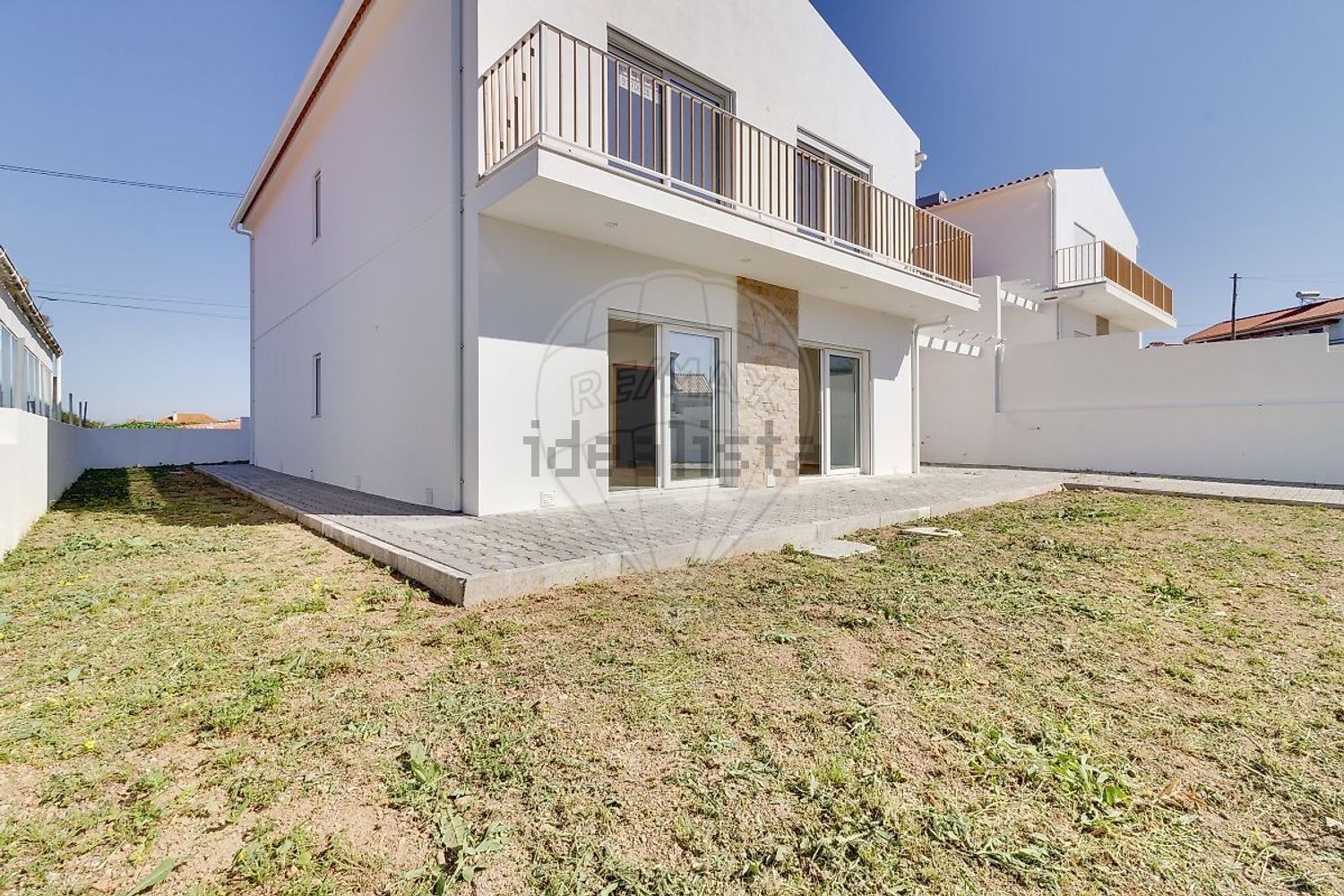 小楼房或独栋别墅出售在Rua da Cabine - 外立面