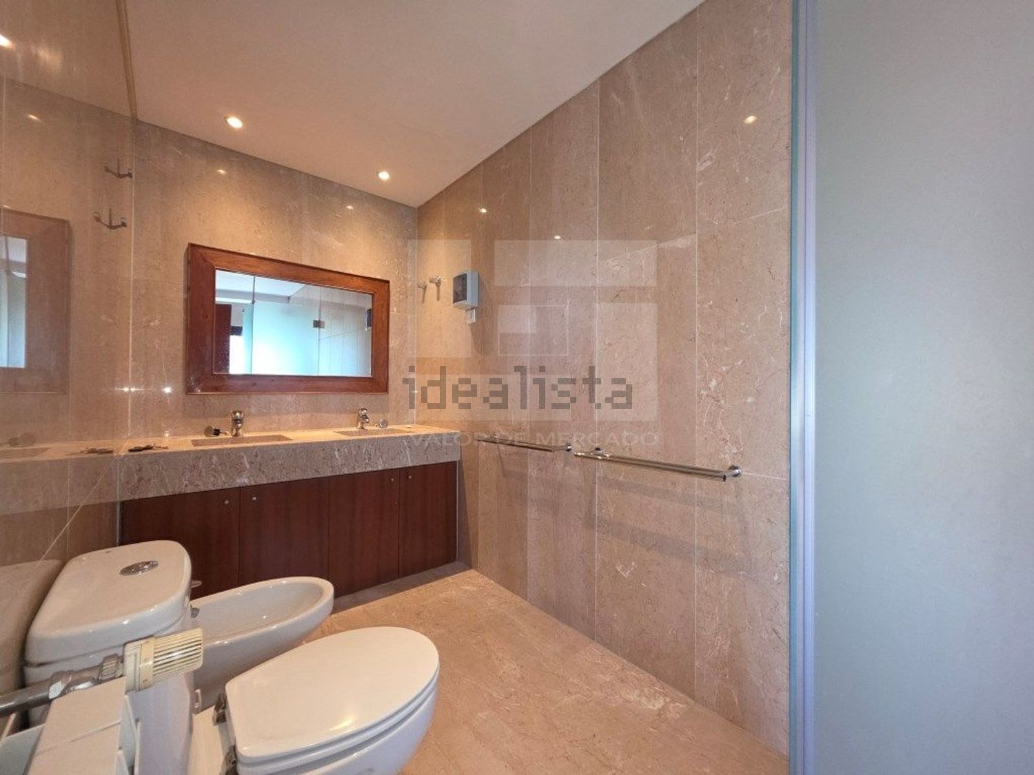 出租小楼房或独栋别墅在Rua Mato da Mina, 22 - 卫生间