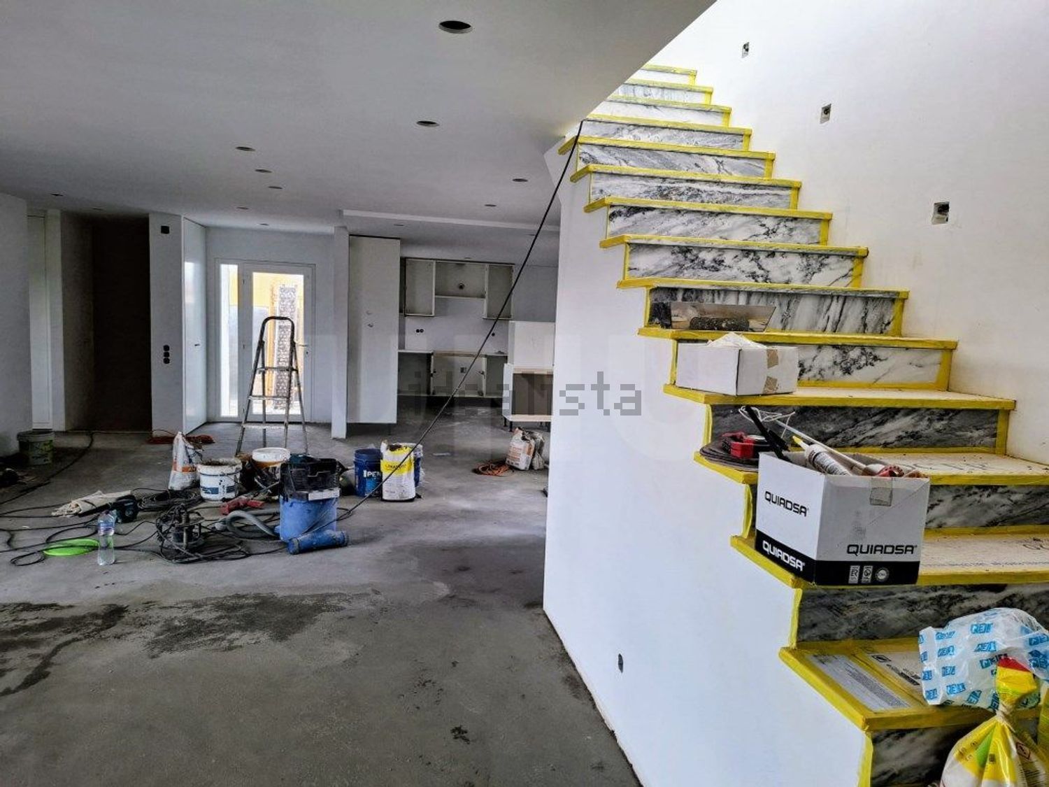 小楼房或独栋别墅出售在Rua da Estrada Militar - 照片