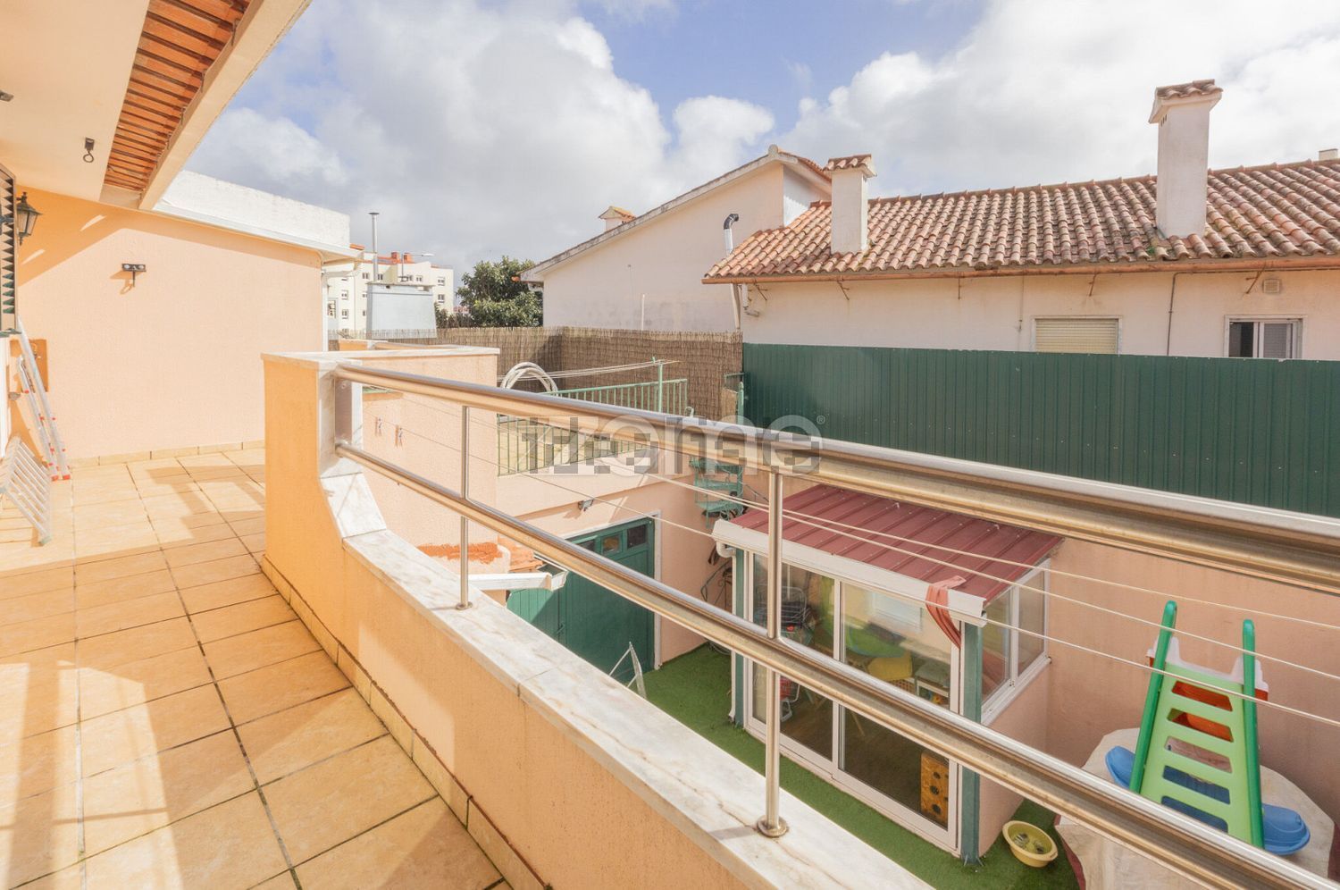 小楼房或独栋别墅出售在Rua Luís Vaz de Camões s/n - 门廊