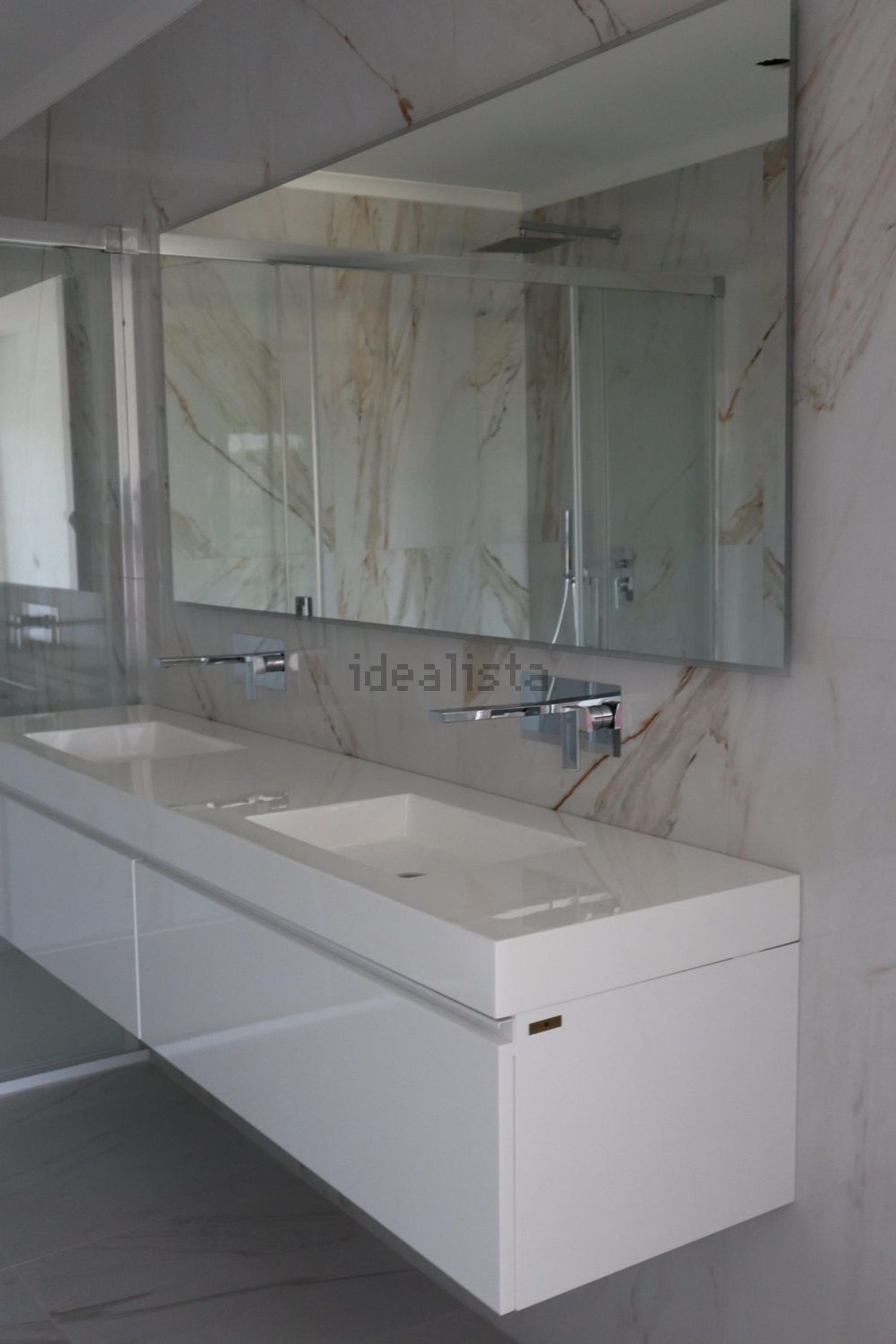 双拼别墅出售在Avenida Raul Brandão, 8 - 卫生间