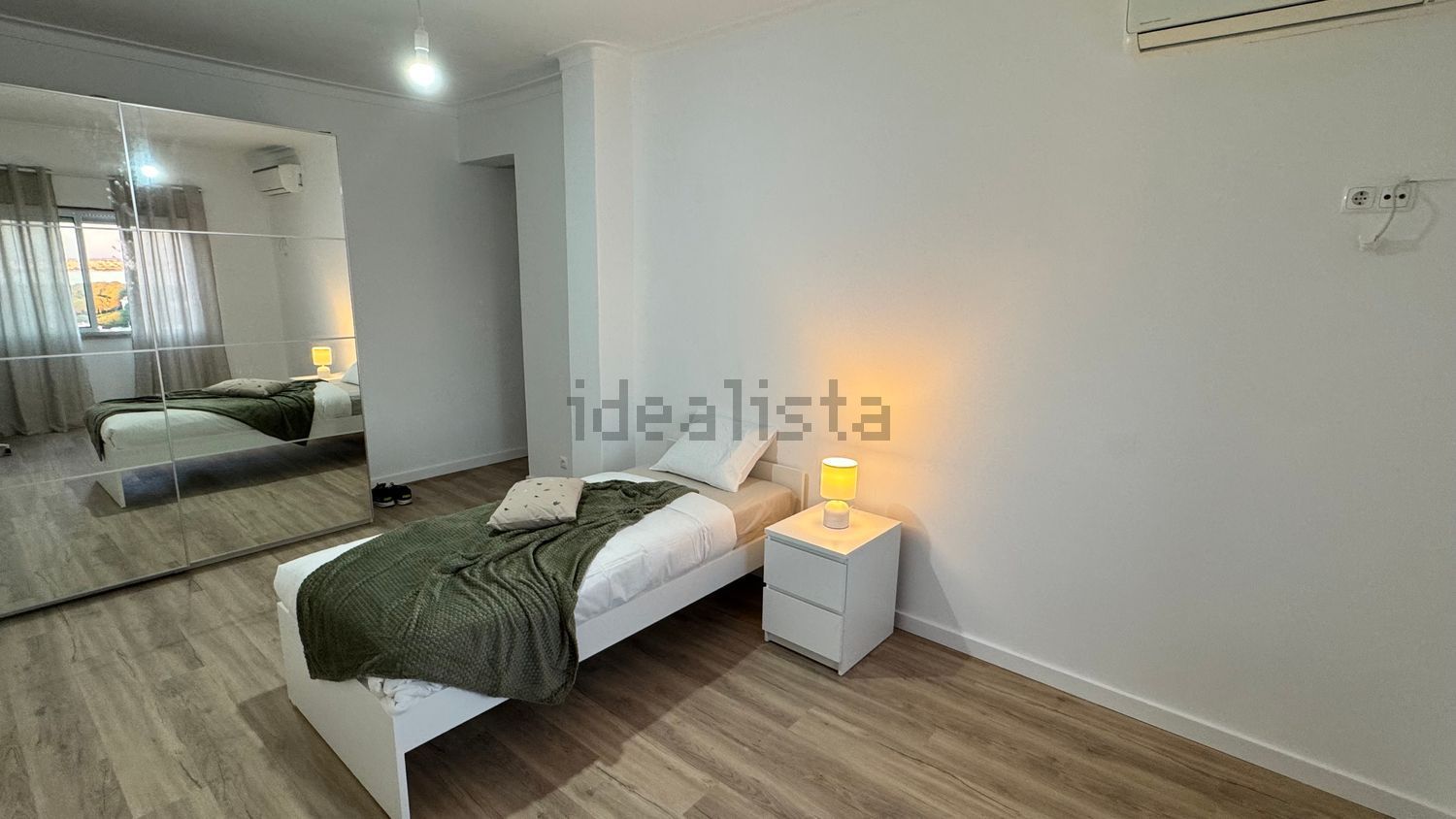 出租房间在Praça da Portela, 17 - 卧室