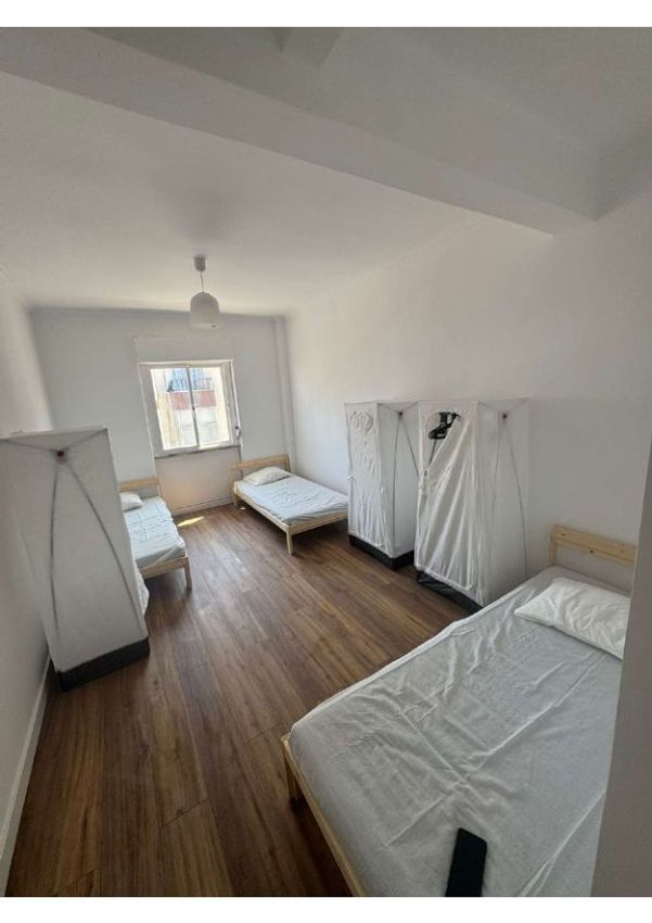 出租房间在Rua Fernão Mendes Pinto, 440 a