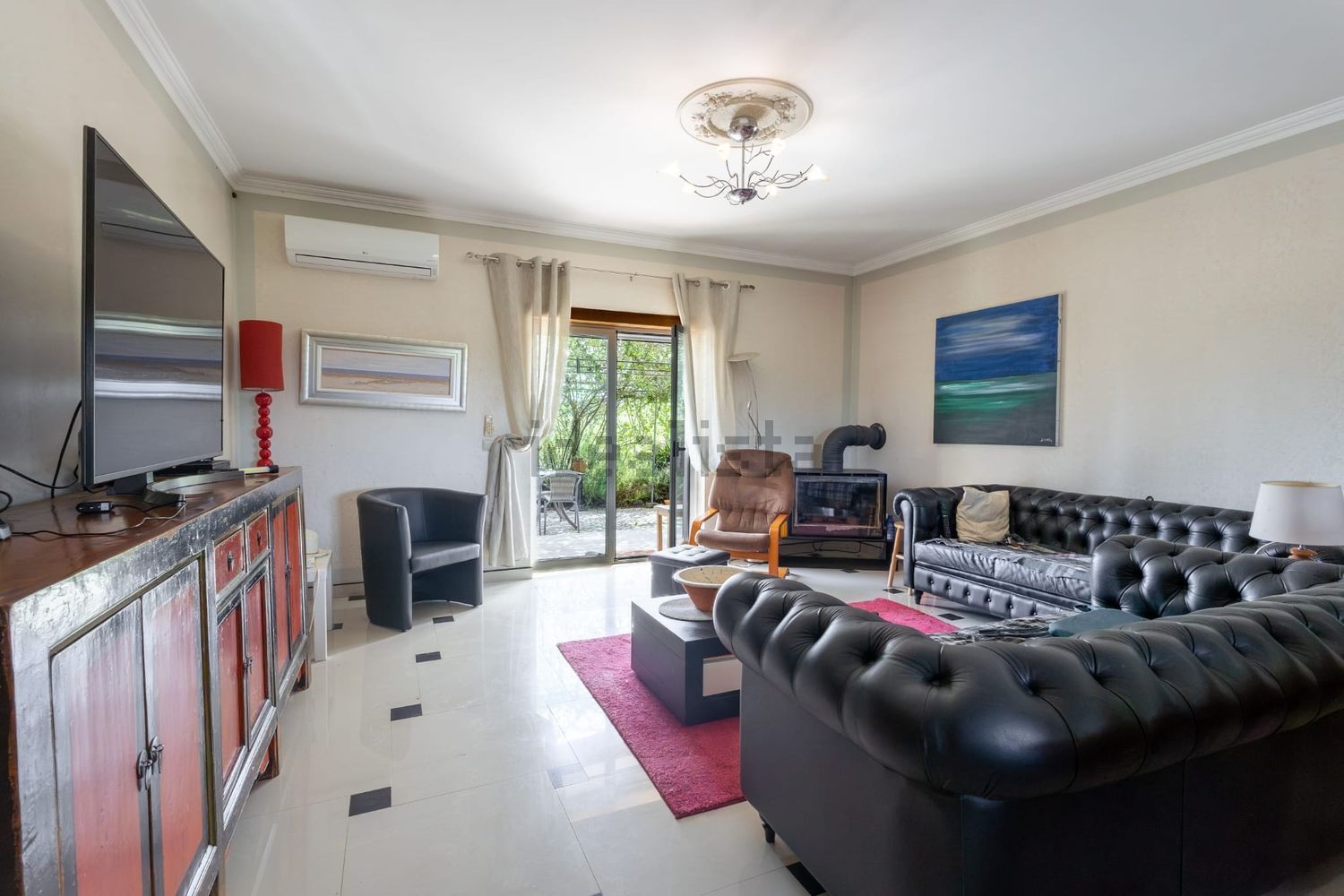 小楼房或独栋别墅出售在Peral - 客厅