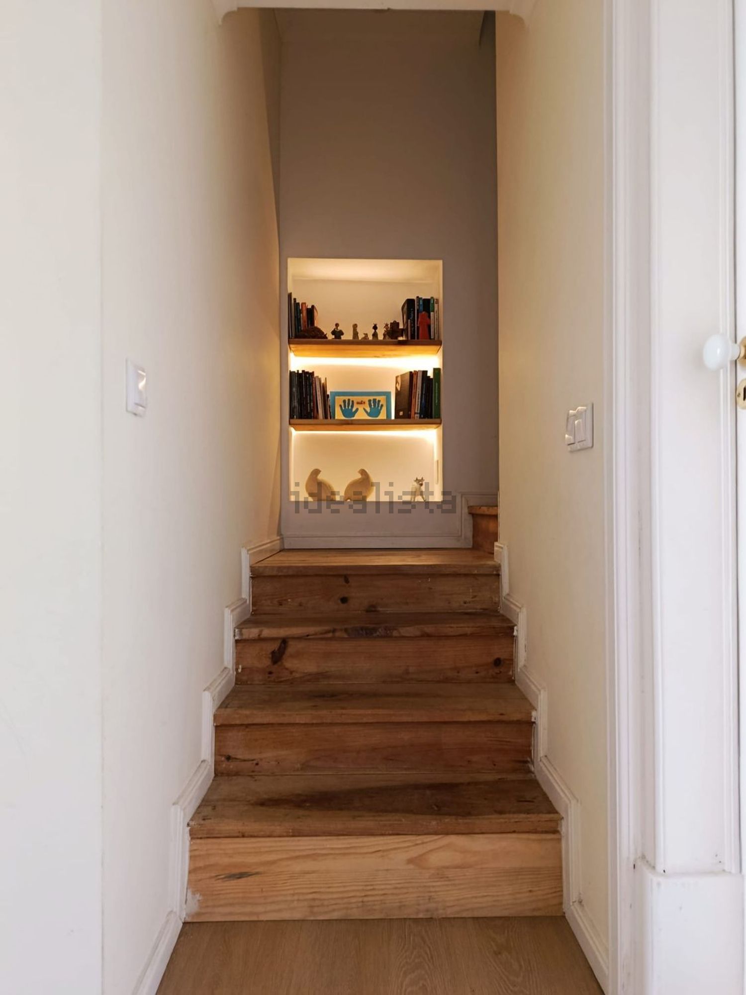 小楼房或独栋别墅出售在Peral - 试衣间