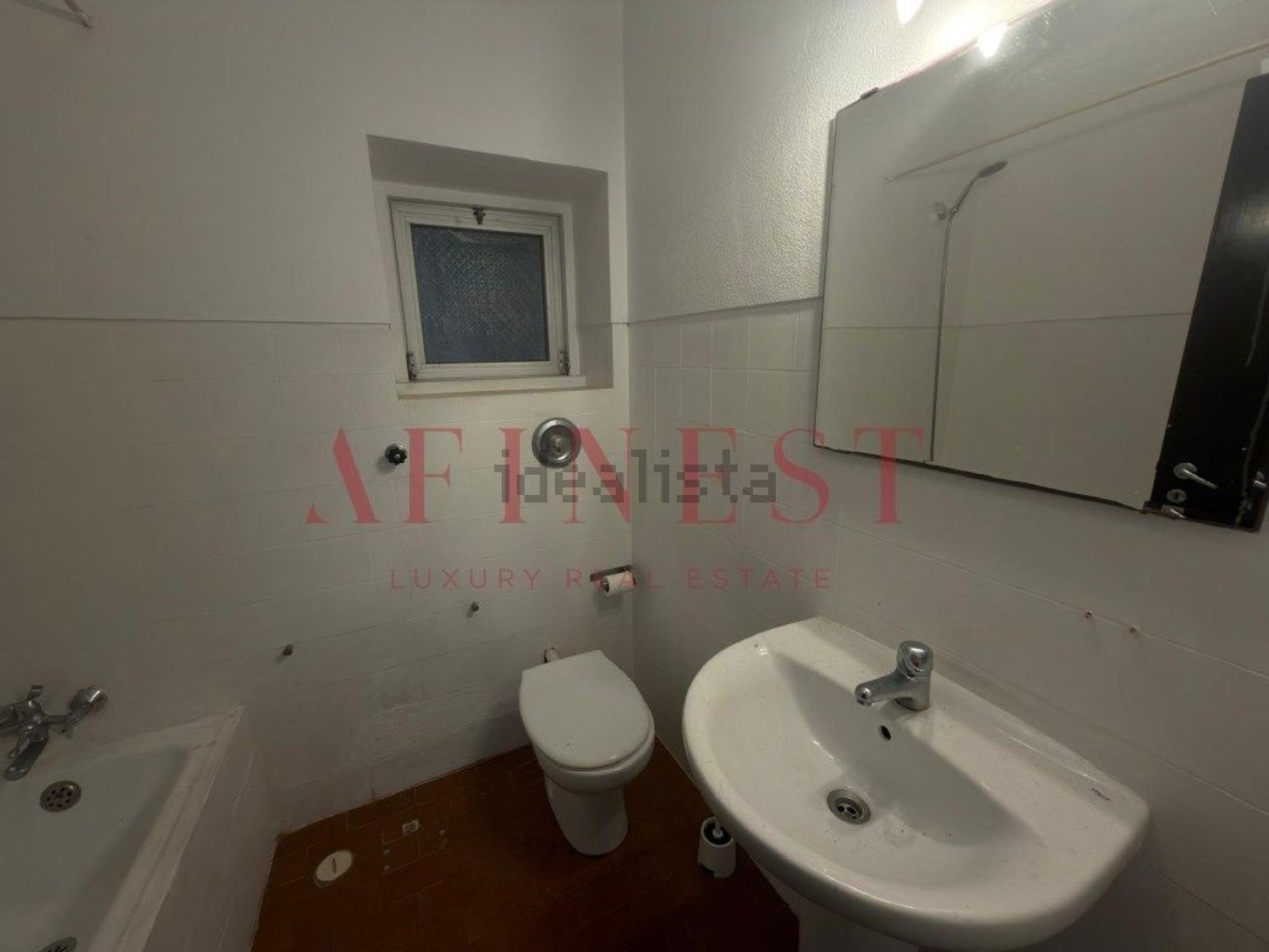 出租小楼房或独栋别墅在Avenida Luís Augusto Colares - 卫生间