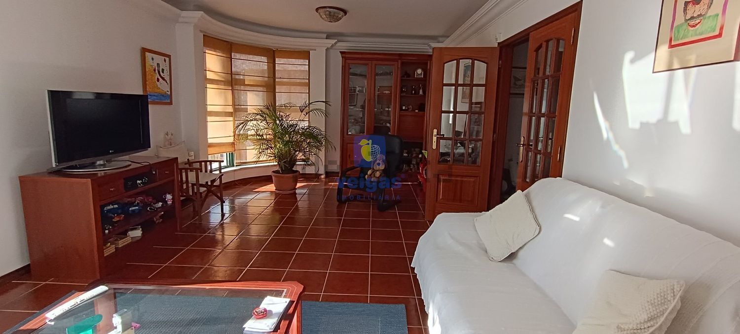 出租小楼房或别墅在Centro - 客厅