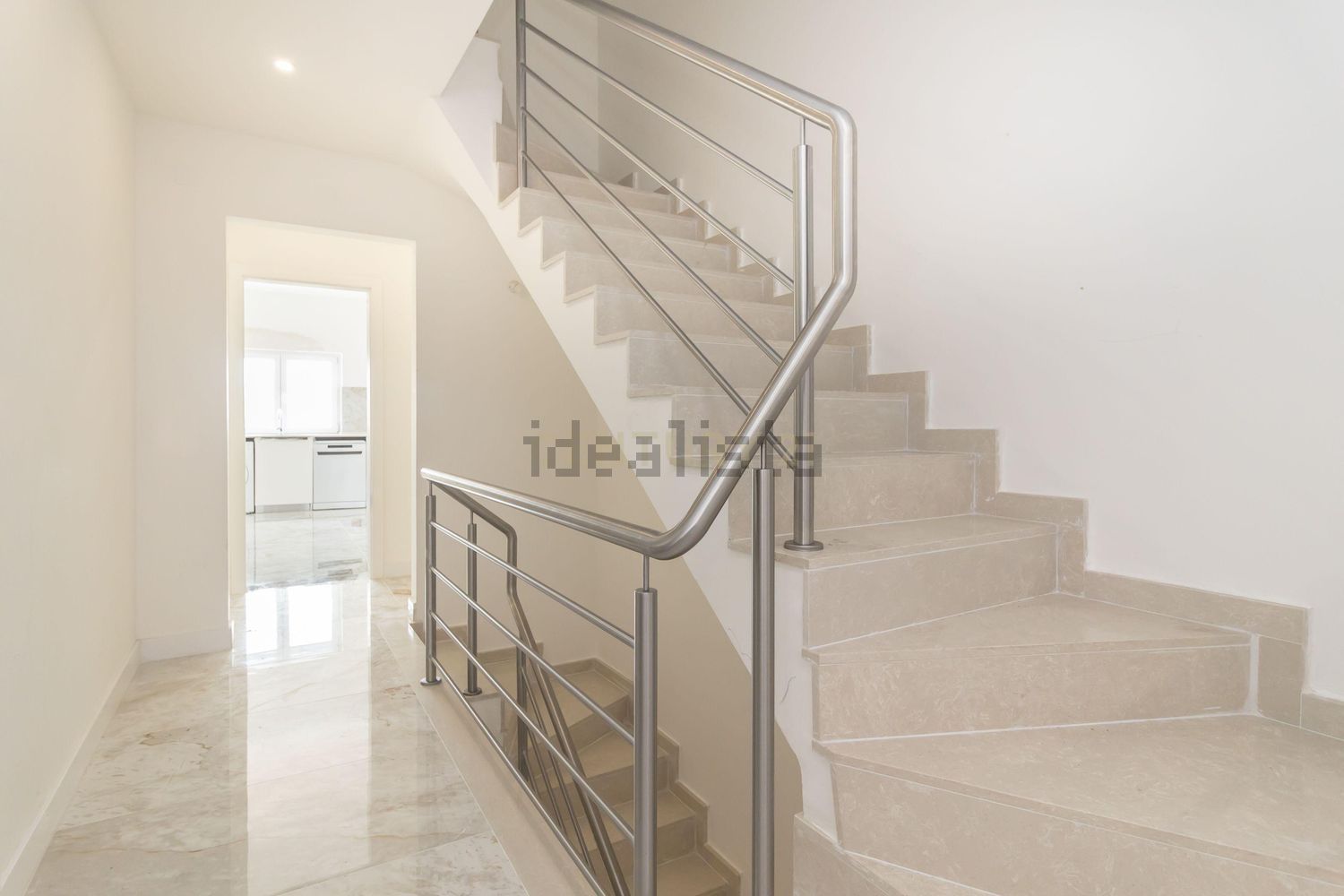 小楼房或独栋别墅出售在Avenida do Canto do Pinheiro - 详情