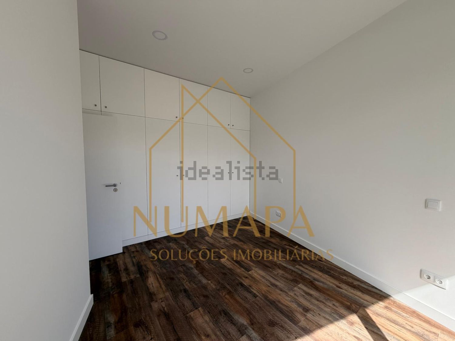 小楼房或独栋别墅出售在Rua Mário Sá - 居住