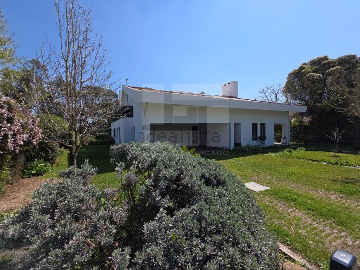 出租小楼房或独栋别墅在Rua Mato da Mina, 22 - 外立面